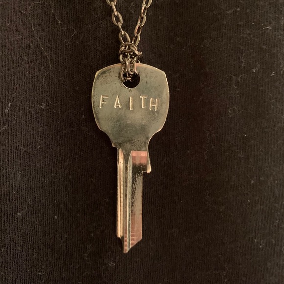 NWOT Altar’d state Faith is the Key necklace - Picture 2 of 5
